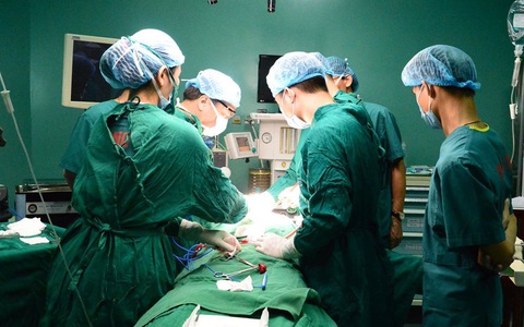 Sờ thấy hạch cổ lớn, khó nuốt, người phụ nữ 33 tuổi không ngờ bị mắc u tuyến giáp khá hiếm 