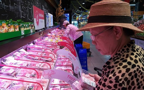 "Nóng" các siêu thị bắt đầu hạ giá thịt lợn
