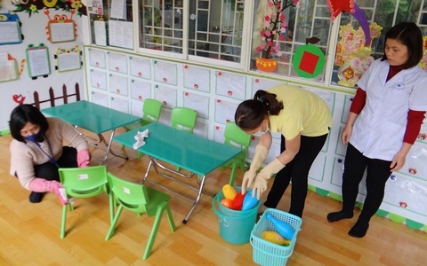 Hà Nội: Vệ sinh khử khuẩn phòng chống dịch bệnh viêm phổi cấp tại trường học