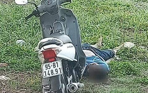 Thông tin bất ngờ vụ thanh niên chết bên xe máy, mặt dính đầy máu