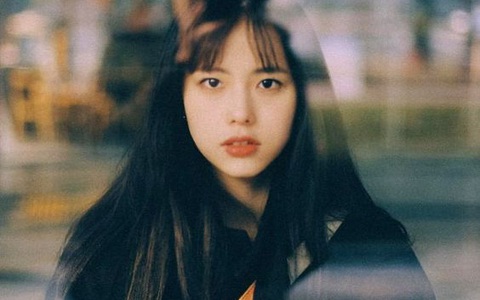 Dọn dẹp tủ chén chuẩn bị giỗ bố chồng, tôi sửng sốt khi thấy người đứng tên thụ hưởng trong cuốn sổ tiết kiệm mà mẹ chồng giấu giếm bấy lâu nay