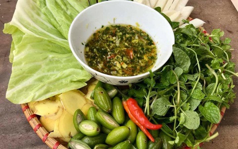 Tháng 2, chợ mạng lại sốt sình sịch nhót xanh chấm chẩm chéo giá 60 - 90k/set, dân công sở thi nhau đặt hàng vì "lạ miệng"