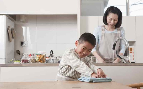 Bố mẹ đi làm, trẻ nghỉ học phòng dịch Covid-19 ở nhà vẫn tự phục vụ bản thân rất tốt chỉ cần được giáo dục kỹ năng này