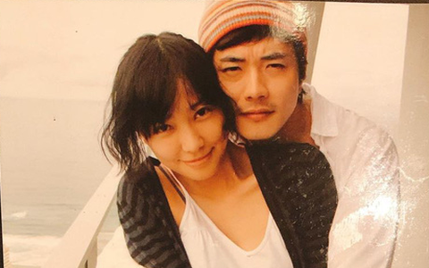 Hé lộ bức ảnh cũ cực kỳ hiếm của tài tử Kwon Sang Woo và vợ Hoa hậu, tượng đài hôn nhân bền chặt không thị phi chính là đây 