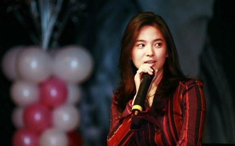 Nhan sắc thời xưa của Song Hye Kyo bị “khui” lại qua loạt ảnh cách đây hơn 1 thập kỷ 