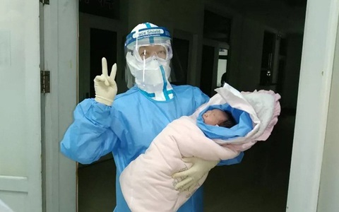 Trung Quốc xác nhận có trẻ sơ sinh 2 tháng tuổi bị nhiễm virus corona