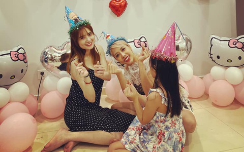 Về Việt Nam, em gái Công Vinh dù vui vẻ chụp ảnh cùng cháu gái nhưng vẫn phải một mực tuân theo nguyên tắc của chị dâu Thủy Tiên