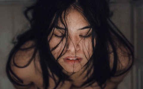 Chuyện về cô gái có sở thích chiếm đoạt thân thể đàn ông khiến dân mạng dậy sóng, nhưng tranh cãi lớn nhất là "không phải phụ nữ nào cũng có năng lực mời gọi tình một đêm"!?