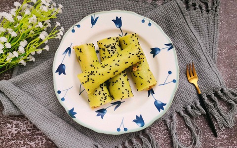 Bổ sung vitamin cho bé với món bánh cuộn mềm ngon bất ngờ, làm không cần lò nướng!