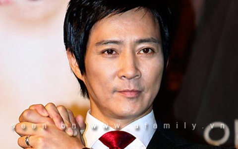 Sao "Mối Tình Đầu" Choi Soo Jong lần đầu tiên làm "vua" 