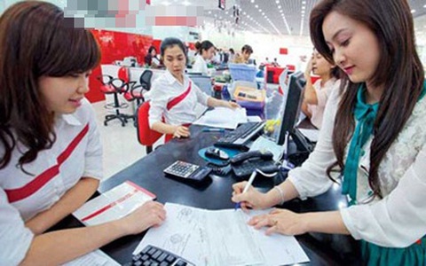 Lương "khủng" ngân hàng: Sếp nhận bạc tỷ, nhân viên "bạc cắc"