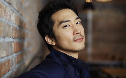 Song Seung Hun bị mẹ nghi ngờ là người đồng tính