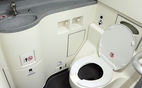 Phát hiện thi thể trẻ sơ sinh trong toilet máy bay