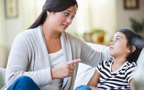 Con phát hoảng vì... "bệnh dọa" của bố mẹ