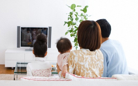 8 lợi ích bất ngờ từ việc cho con xem tivi