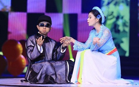 Trương Quỳnh Anh đi xem bói ngày xuân