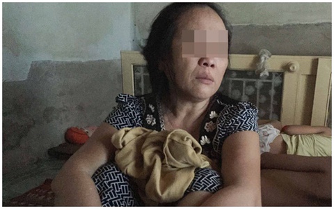 Nỗi đau đớn, suy sụp của người vợ có chồng chém chết con rể rồi chở xác đi đầu thú