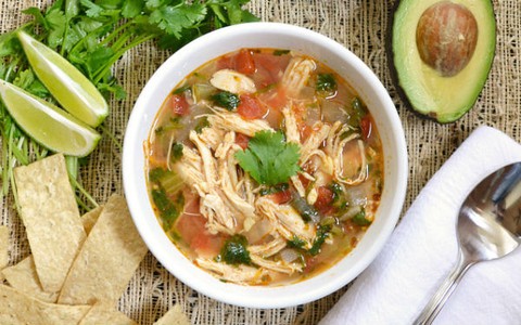 Nóng hổi thơm lừng món canh gà nấu chua