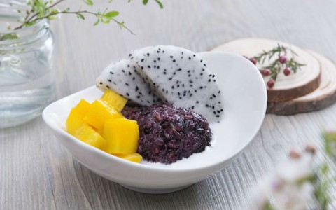 Nếp cẩm sữa dừa: Món ngon giúp chị em có làn da sáng mịn