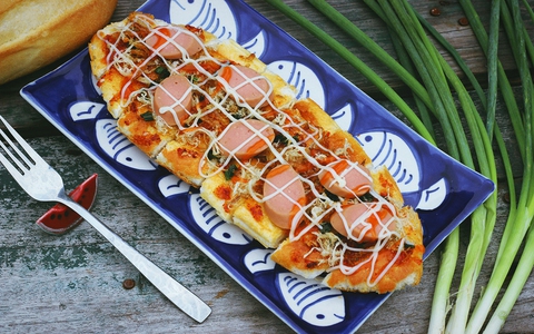 Làm bánh mì nướng muối ớt – món ngon đang được "check-in" ầm ầm trên bản đồ ăn vặt