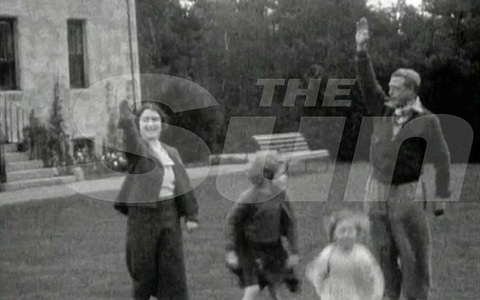 Nước Anh "dậy sóng" với clip Nữ hoàng Elizabeth II chào kiểu phát xít Đức