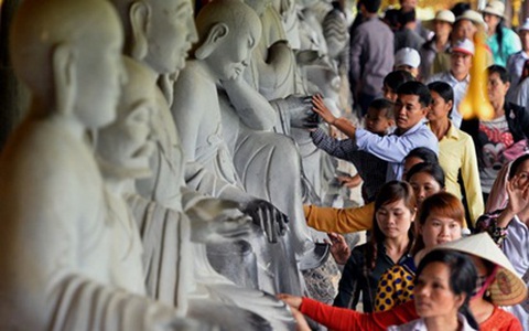 Xoa đen La Hán, viết bậy lên tranh nhà sư chùa Bái Đính