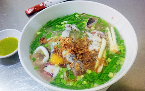 Đậm đà tô hủ tiếu mực Sài Gòn