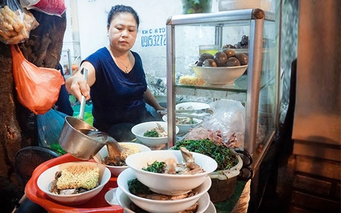 Hàng Bồ: Con phố có quán ăn "chỉ đếm trên đầu ngón tay" nhưng hàng nào cũng ngon miễn bàn 