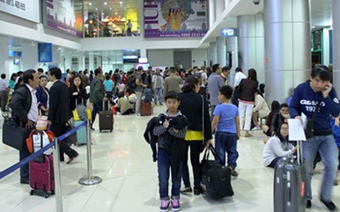 Sân bay Phú Bài hủy nhiều chuyến bay vì gió lớn