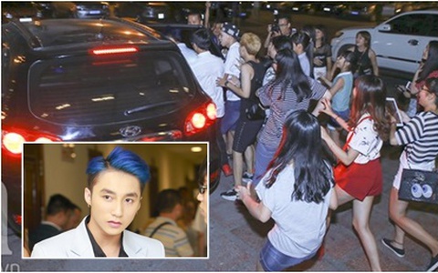 Fan vây kín Sơn Tùng M-TP làm náo loạn hậu trường đêm nhạc