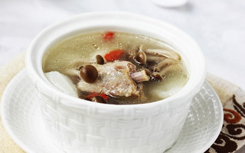 Ngọt thơm đậm đà món canh sườn nấu nấm