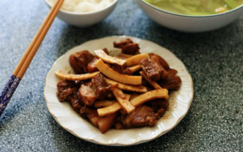 Thịt ba chỉ kho dừa - vị ngon thân thuộc