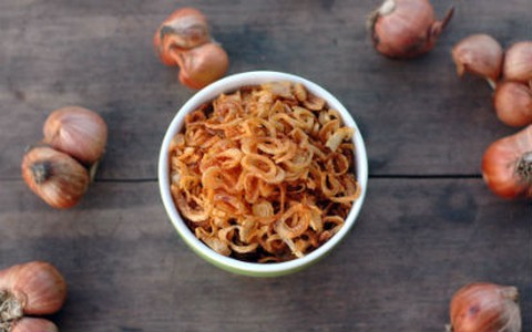 Cách làm hành phi giòn thơm hấp dẫn
