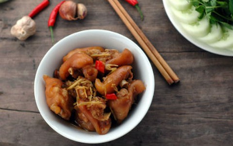 Giò heo kho sả ngon cơm ngày mát trời
