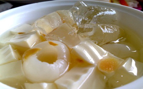 Sài Gòn: Thổi bay nắng nóng với chè khúc bạch "sang chảnh"