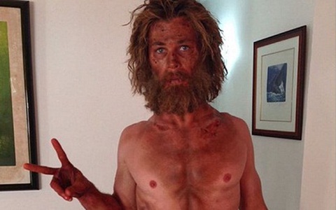 Sốc với thân hình da bọc xương của "Thần Sấm" Chris Hemsworth