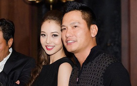 Chồng "hộ tống" Jennifer Phạm trong ngày đầu trở lại showbiz Việt