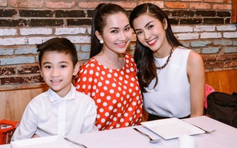 Mẹ con Kim Hiền tíu tít bên Tăng Thanh Hà