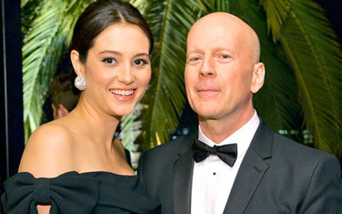 Bruce Willis có con gái thứ 5 ở tuổi 59