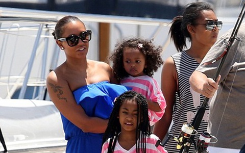Mel B cùng gia đình đi nghỉ bằng du thuyền sang trọng