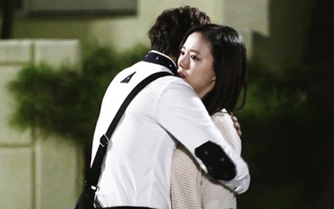 Joo Won ôm Moon Chae Won, rating "Good Doctor" tăng