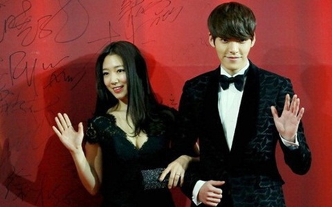 Young Do - Eun Sang "The Heirs" tay trong tay ở Trung Quốc