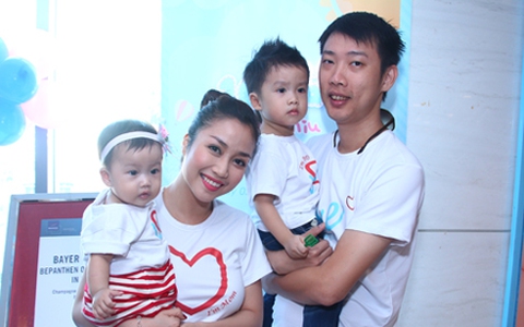 Ốc Thanh Vân tích cực tham gia giao lưu chăm sóc da cho con