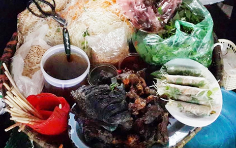Lạ miệng nộm bò khô thêm bì trên phố Tôn Thất Tùng