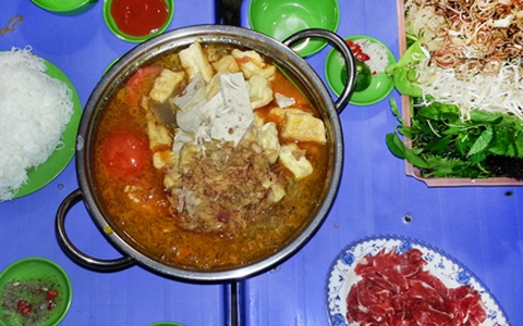 Quán lẩu riêu cua chất lượng trên phố Yên Phụ