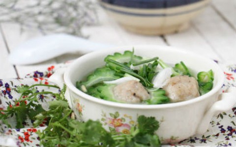 Thanh mát mà bổ dưỡng với canh khổ qua chả cá