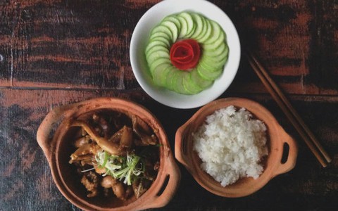 Ếch kho tộ thơm nồng ngon cơm ngày mưa