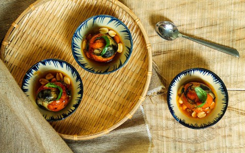 Trứng vịt lộn xào me - món ăn vặt ngon mê mẩn