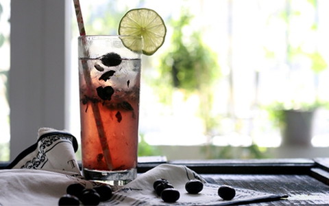 Cách cực dễ làm nước Soda việt quất ngon lành mát lạnh