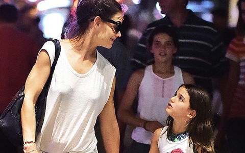 Cô bé Suri Cruise giản dị nhưng vẫn dễ thương